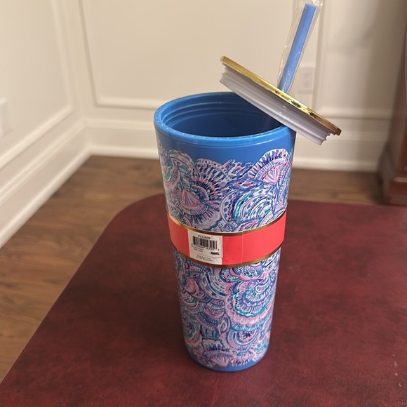 Lily Pulitzer Tumbler with Straw 24 oz
Happy As A Clam - Picture 3 of 4